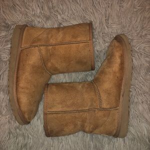 Tan Uggs